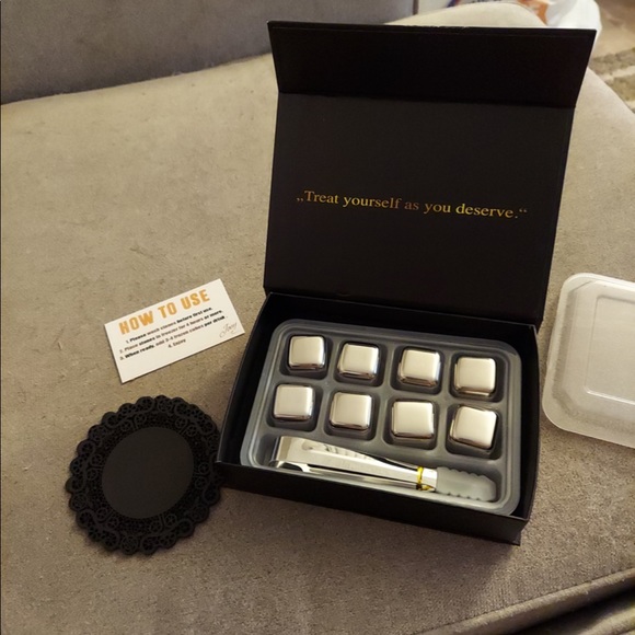 BRAND NEW STAINLESS STEEL WHISKEY STONE SET - Picture 4 of 5